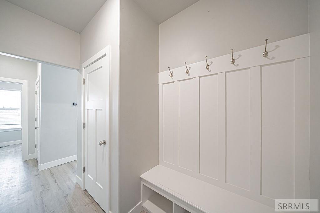 2910 E Larson Drive Property Photo 18
