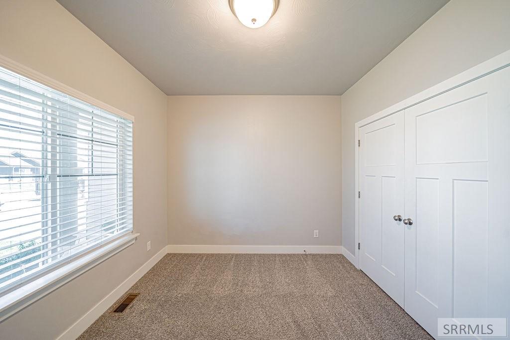 2910 E Larson Drive Property Photo 19