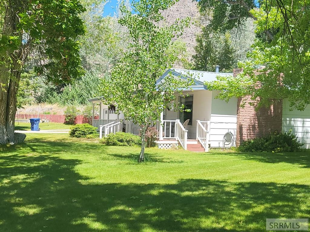 560 N Front Street Property Photo 3