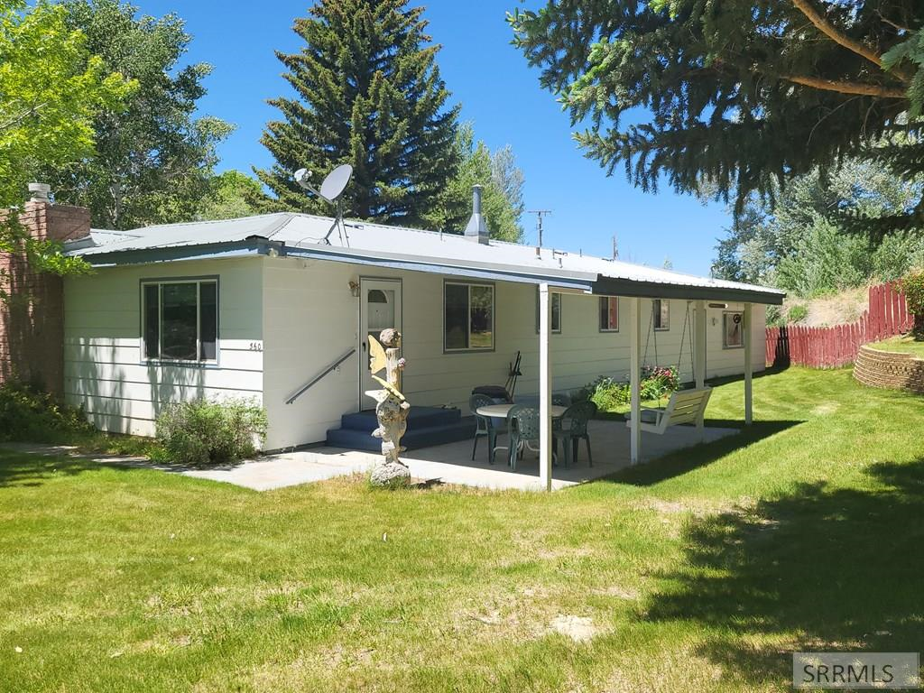 560 N Front Street Property Photo 8