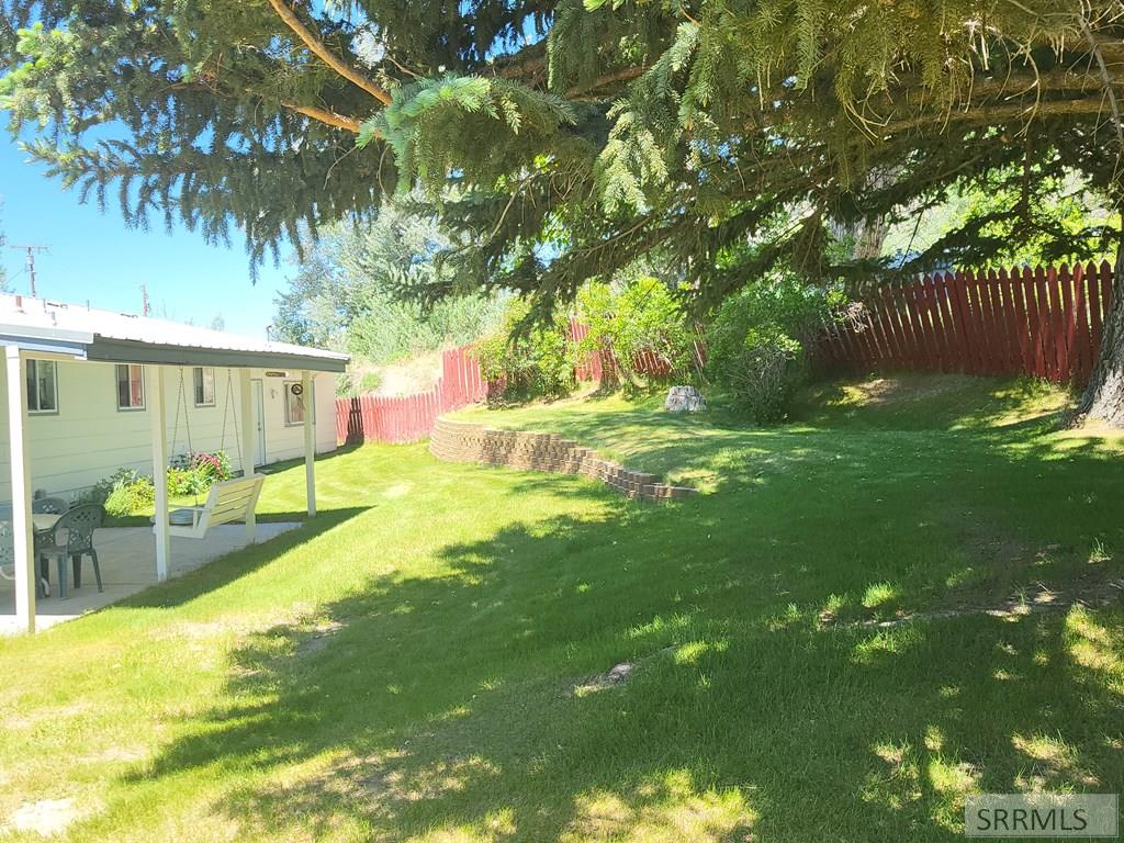560 N Front Street Property Photo 9