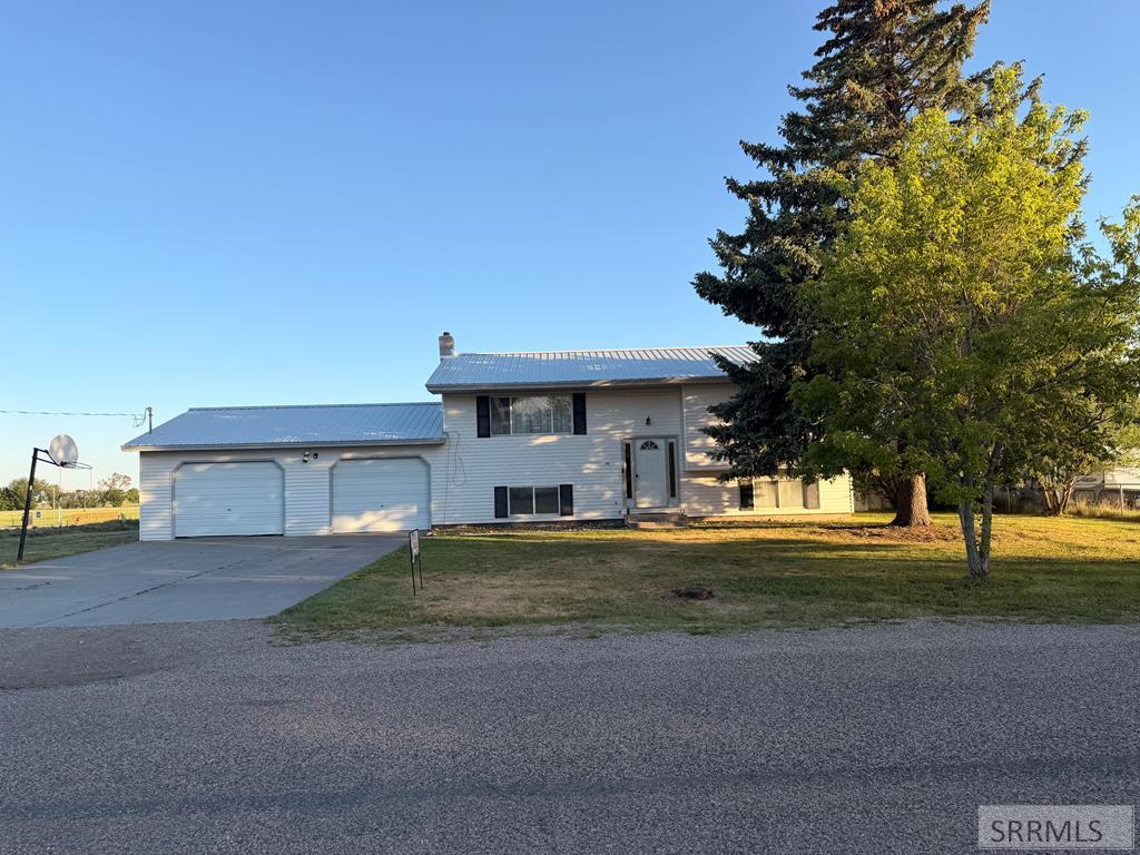 33 4th S Property Photo 1