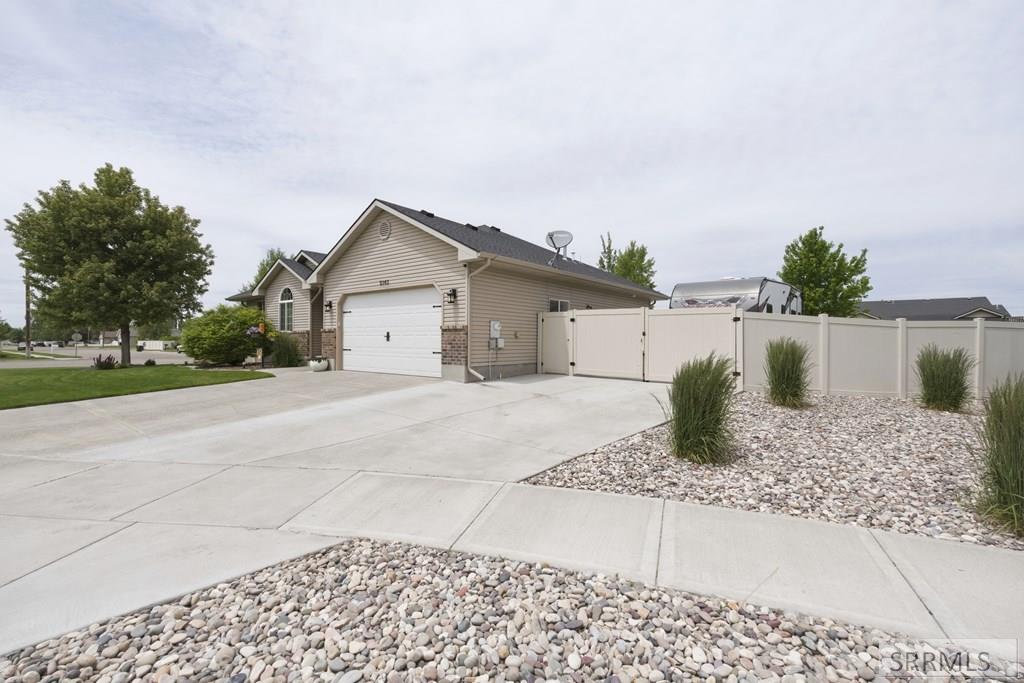 5343 Barton Court Property Photo 2