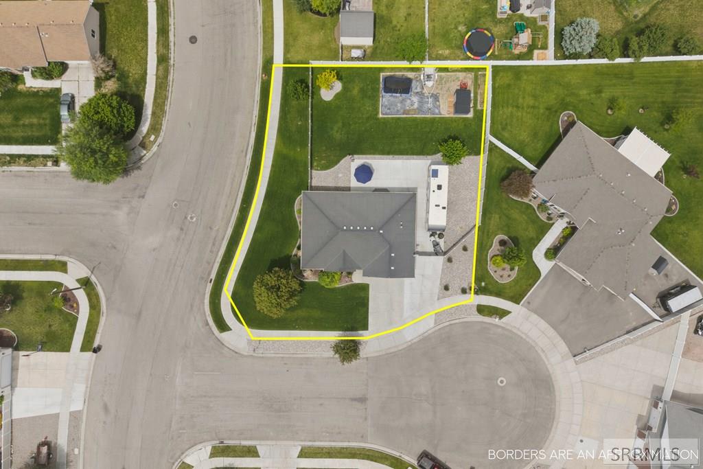 5343 Barton Court Property Photo 3