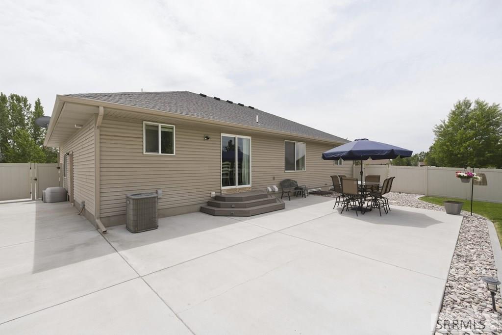 5343 Barton Court Property Photo 5