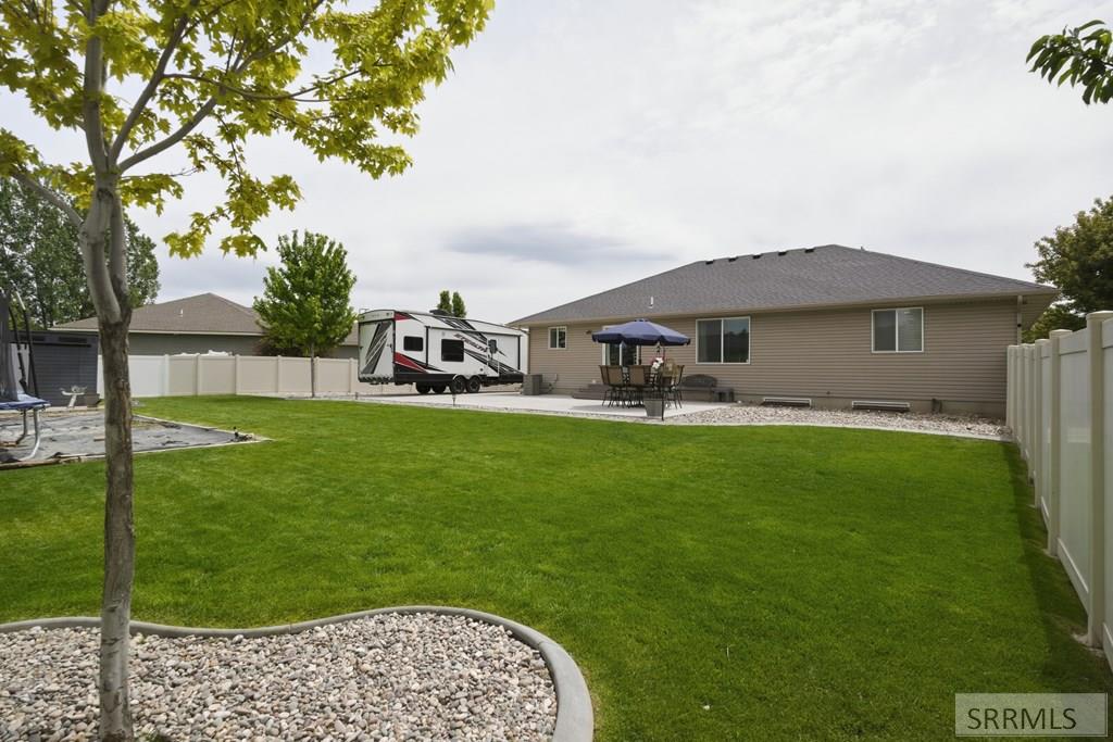 5343 Barton Court Property Photo 7