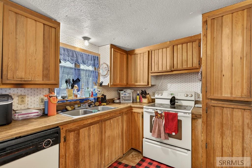 200 Holly Street Property Photo 8
