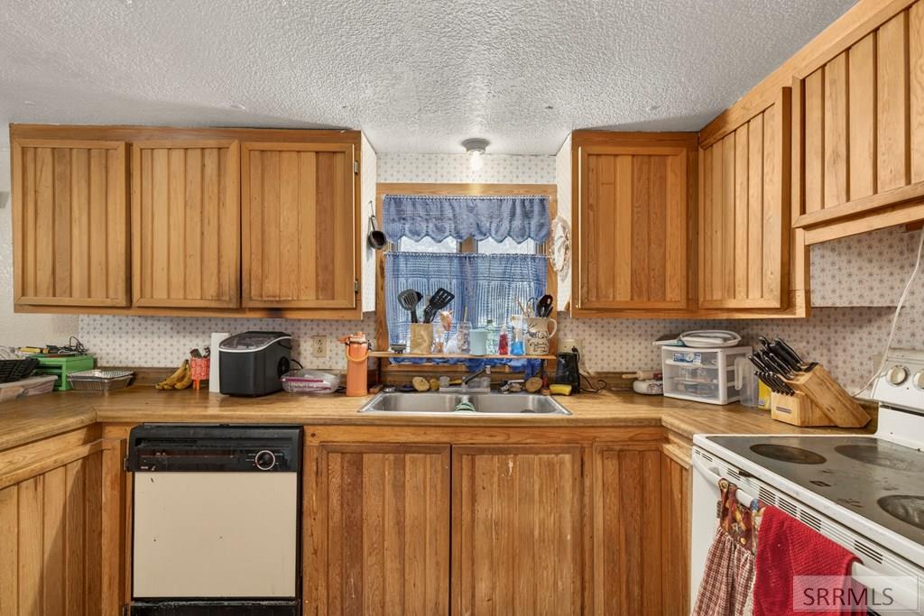 200 Holly Street Property Photo 9