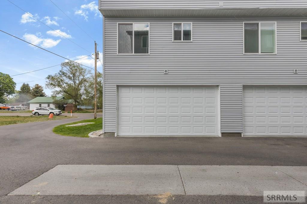 676 E Court Street # 101 Property Photo 25