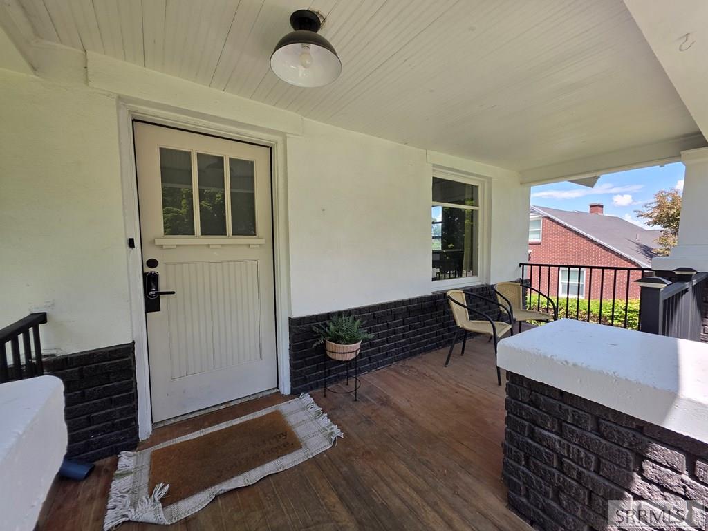 246 S 2nd E Property Photo 2