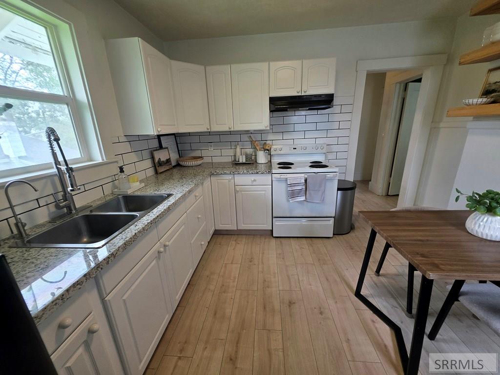 246 S 2nd E Property Photo 6