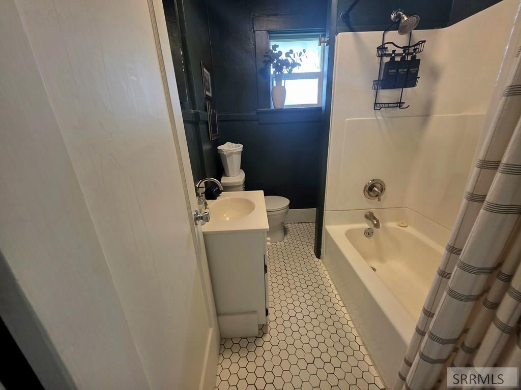 246 S 2nd E Property Photo 9