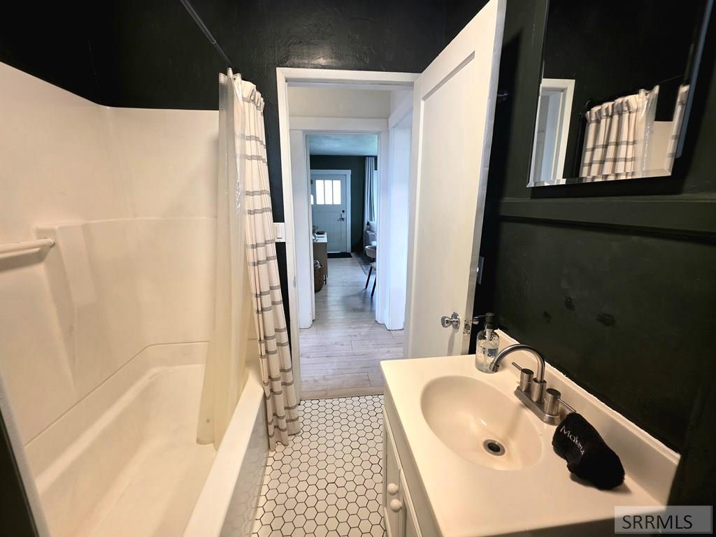 246 S 2nd E Property Photo 10