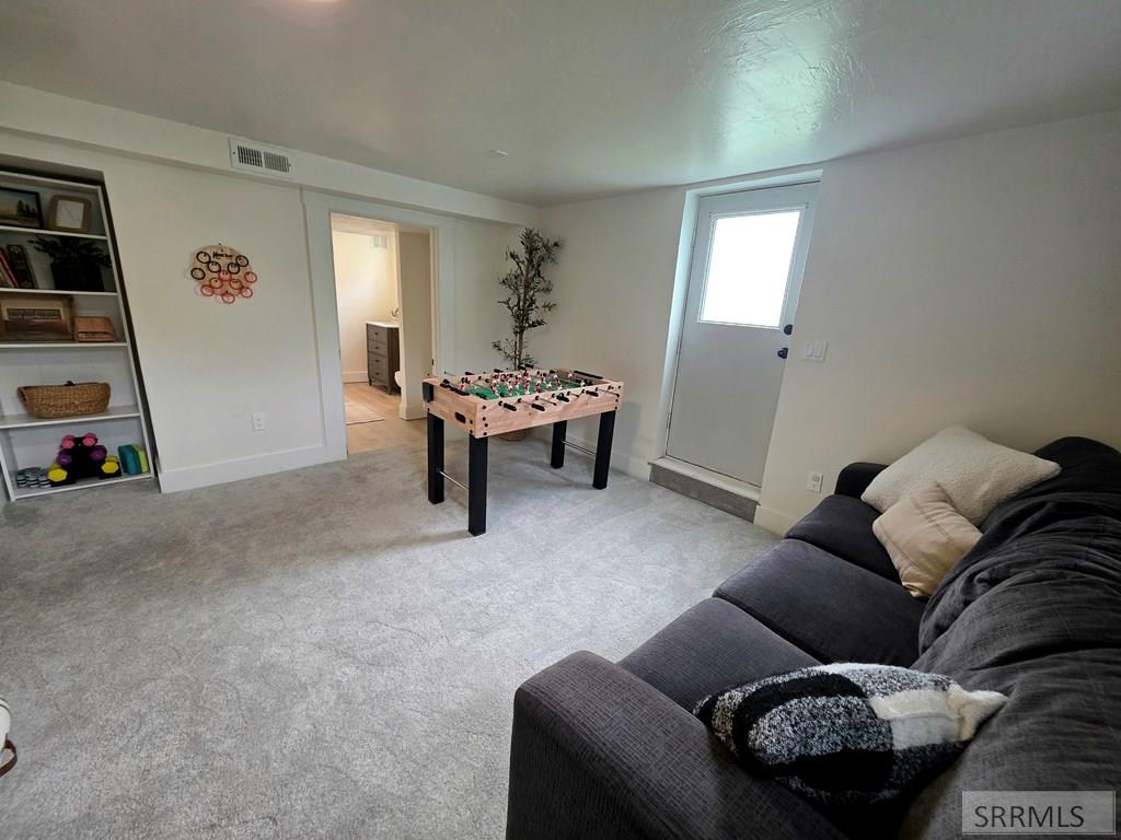 246 S 2nd E Property Photo 18