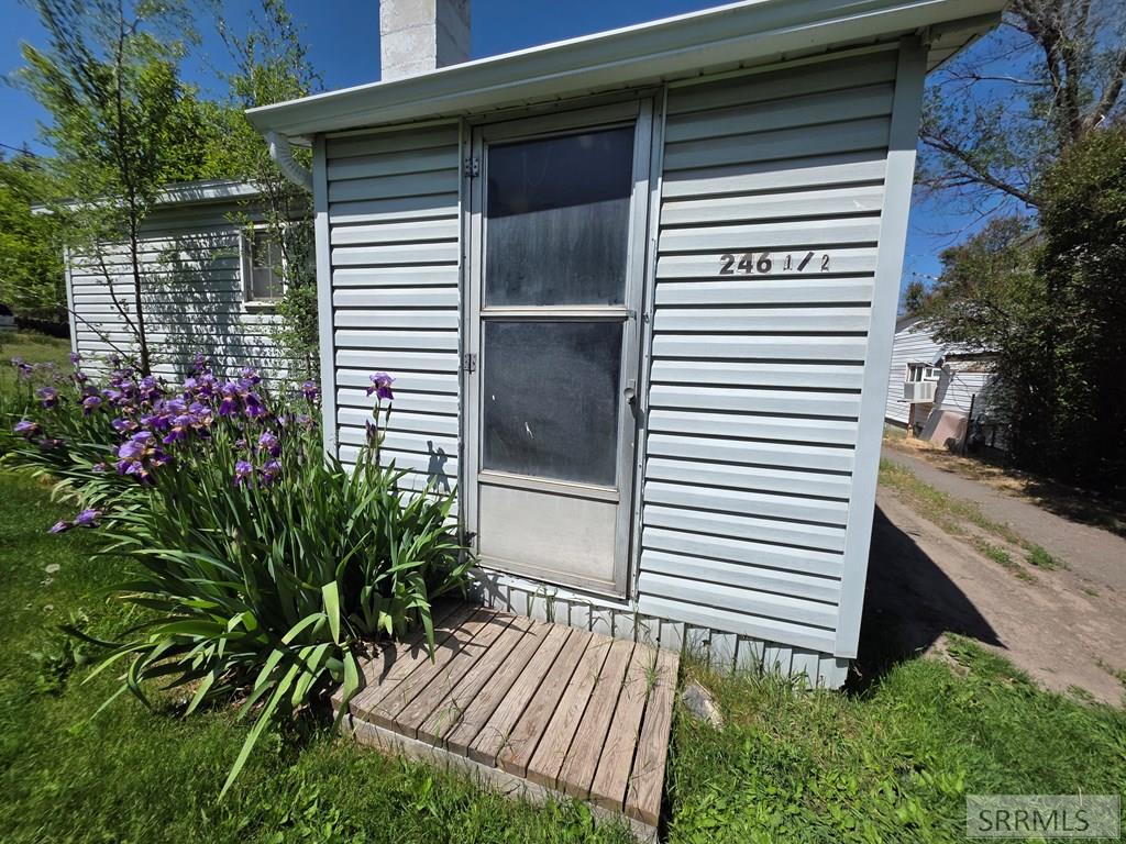 246 S 2nd E Property Photo 35