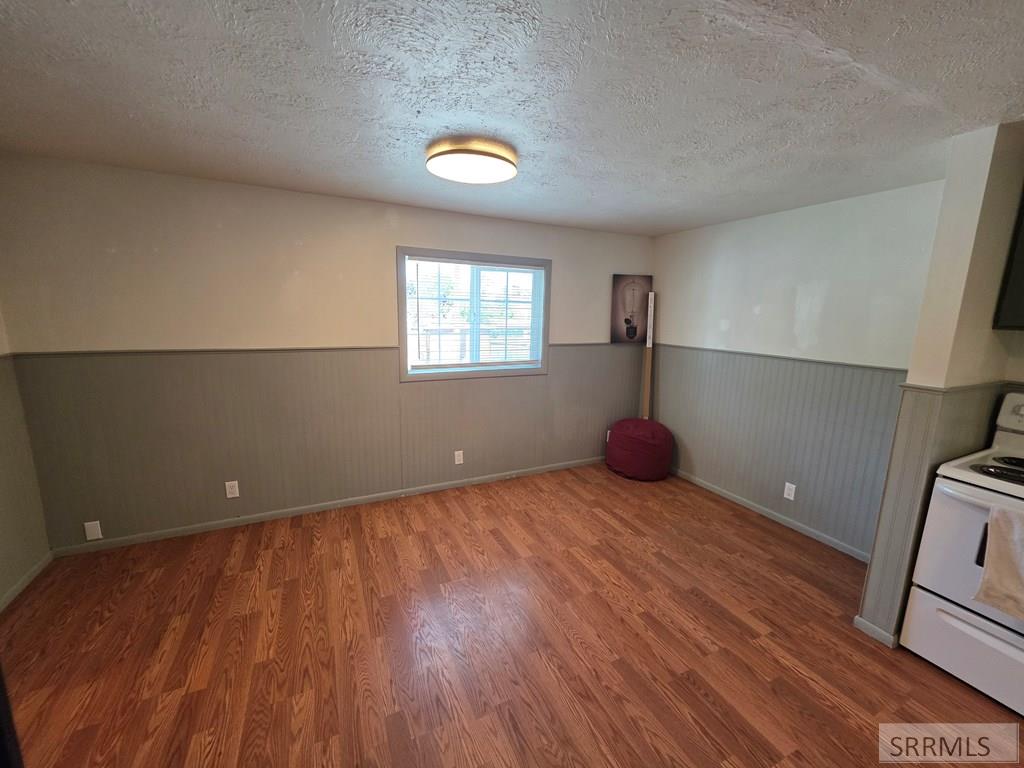 246 S 2nd E Property Photo 45