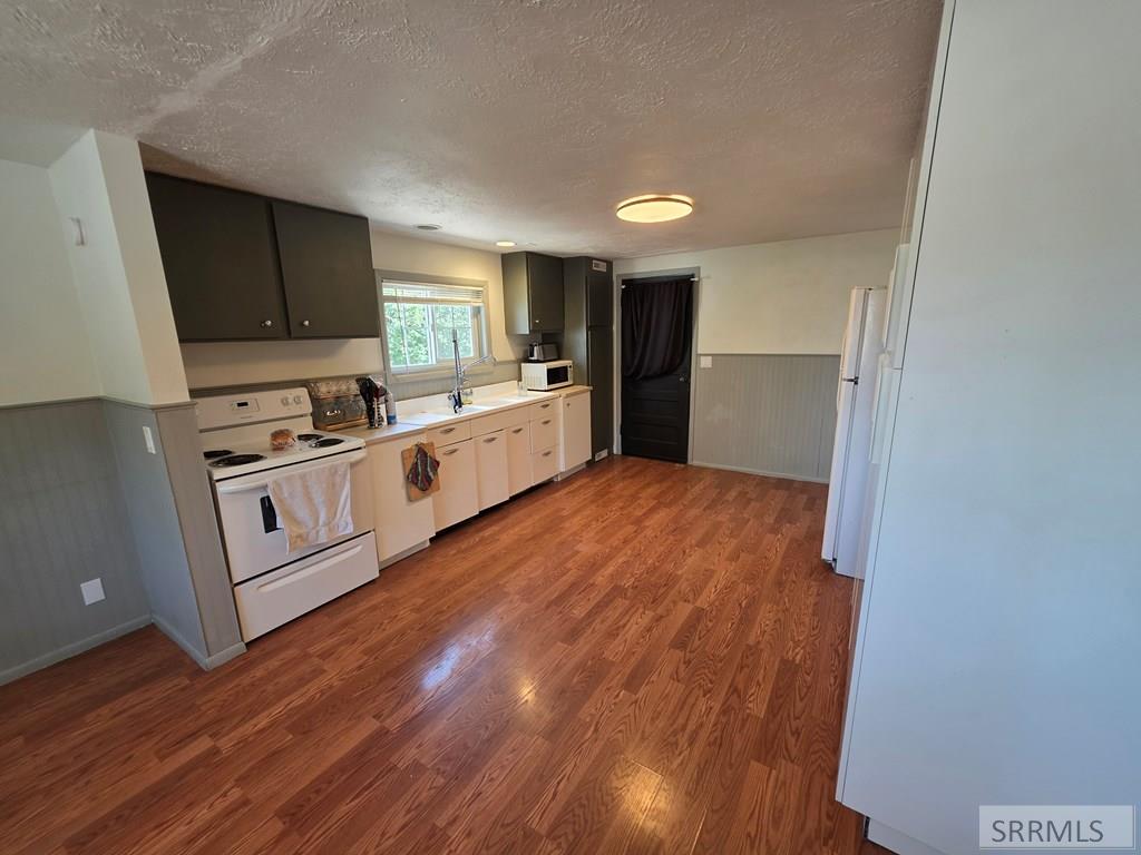 246 S 2nd E Property Photo 52