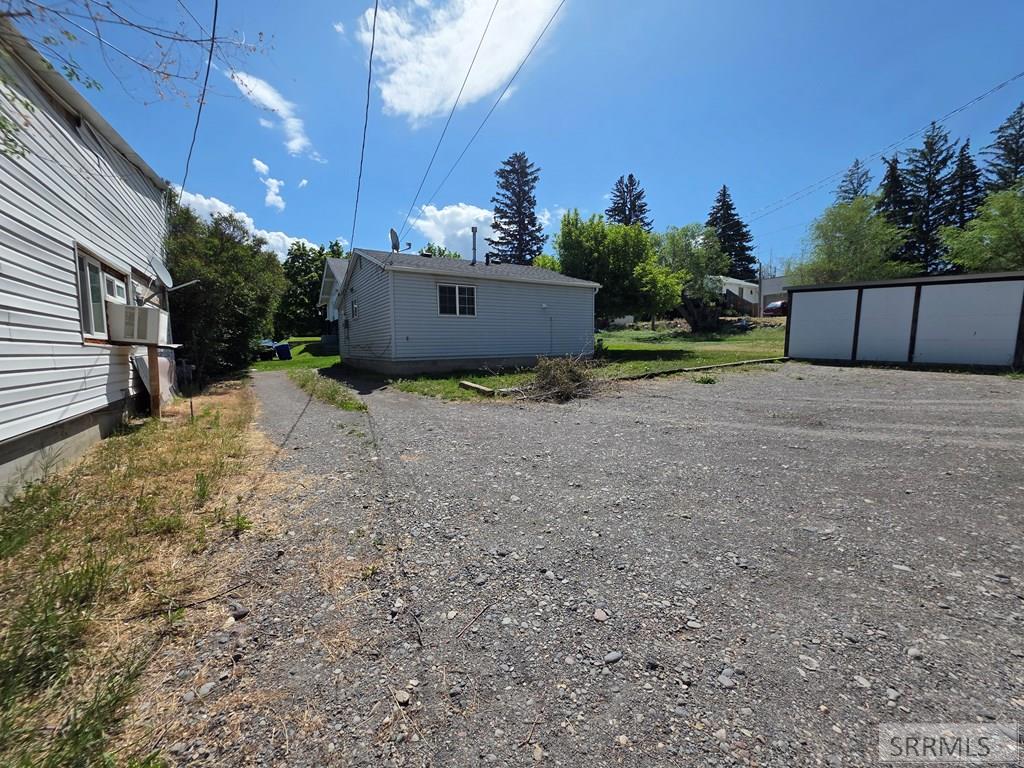 246 S 2nd E Property Photo 55