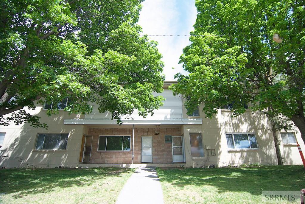 781 Oxford Drive Property Photo 1