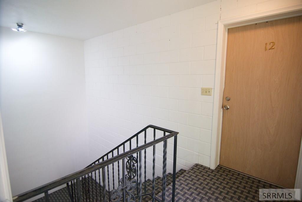 781 Oxford Drive Property Photo 6