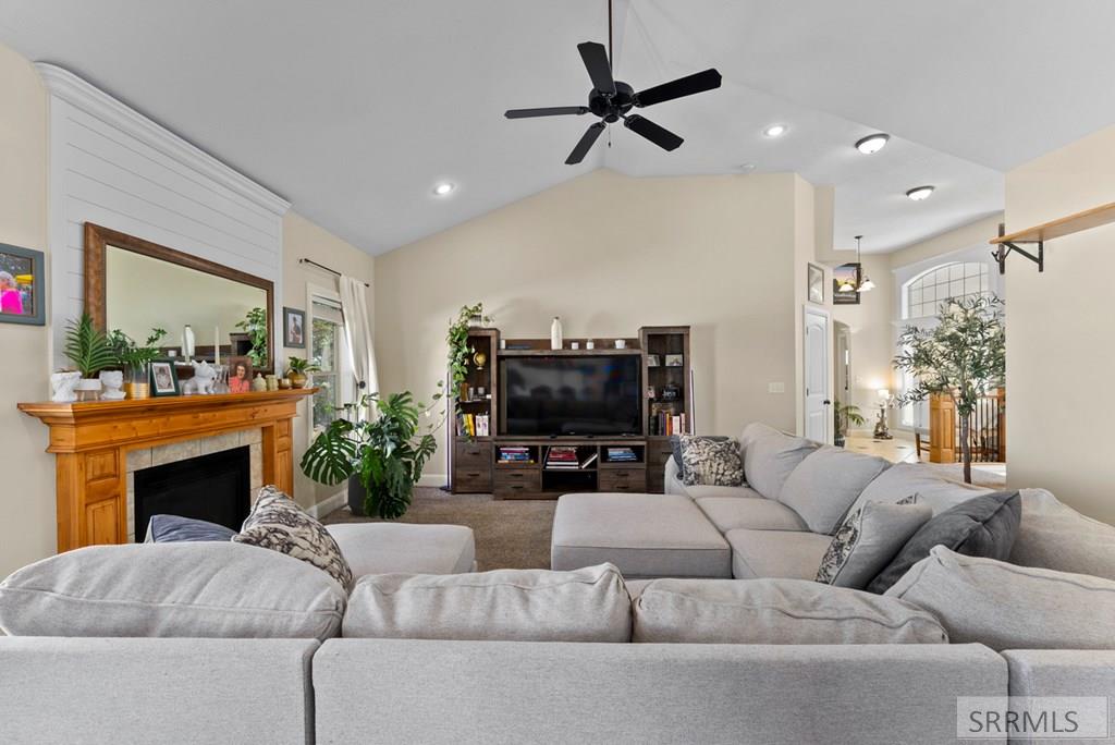 1854 Castelli Drive Property Photo 6