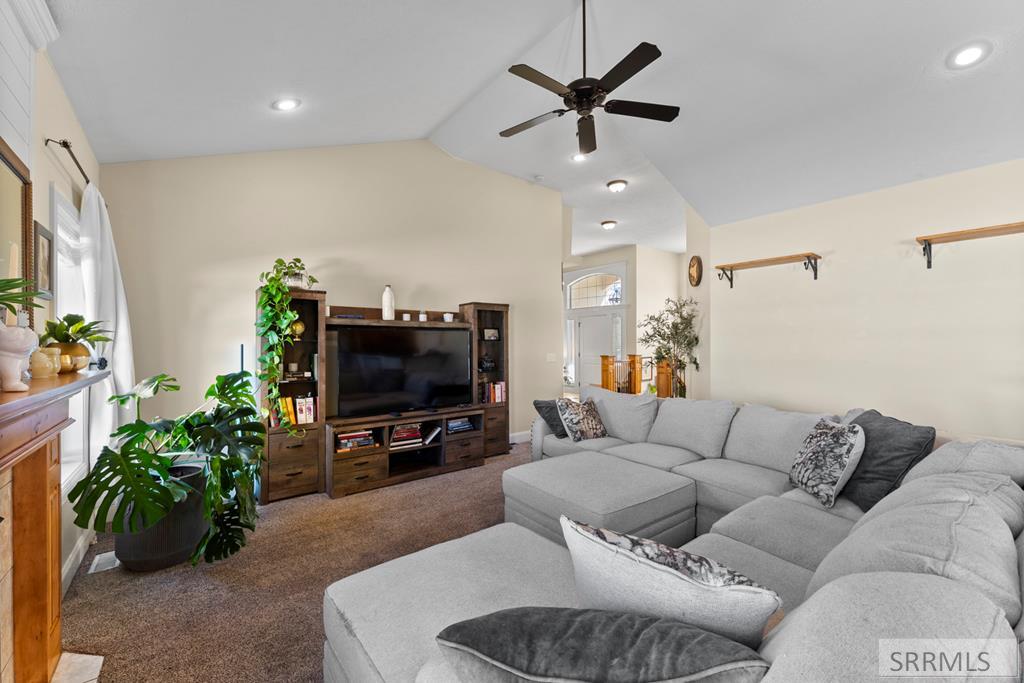 1854 Castelli Drive Property Photo 7