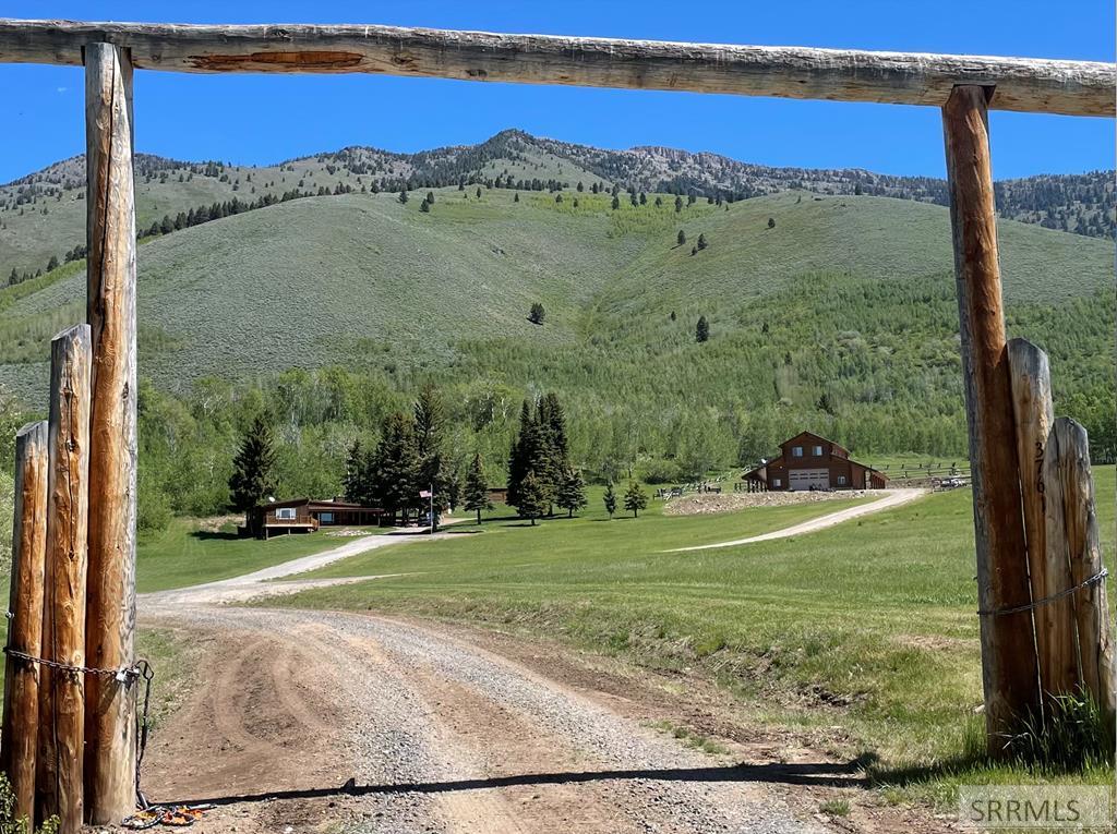 3761 Hwy 87 Property Photo