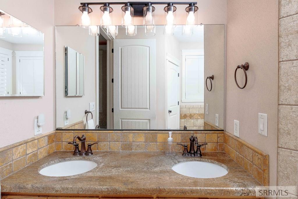 8021 Wild Horse Lane Property Photo 14