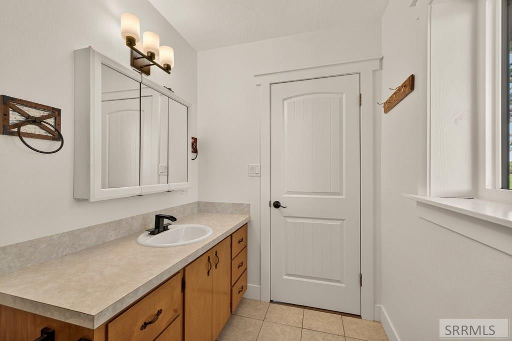 948 E 900 N Property Photo 22