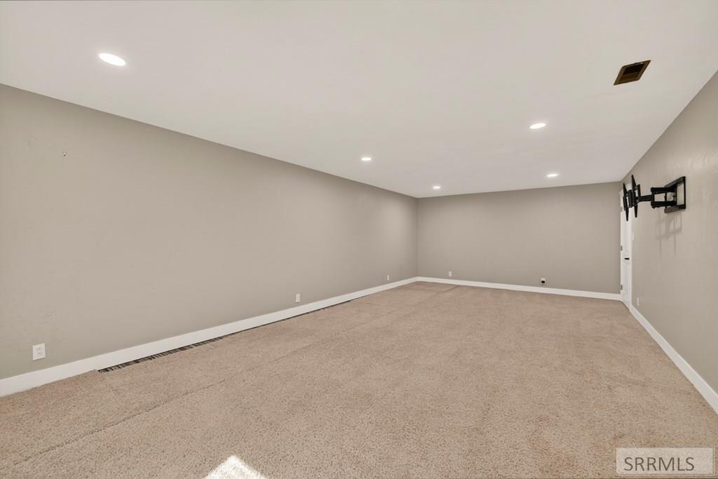 948 E 900 N Property Photo 24
