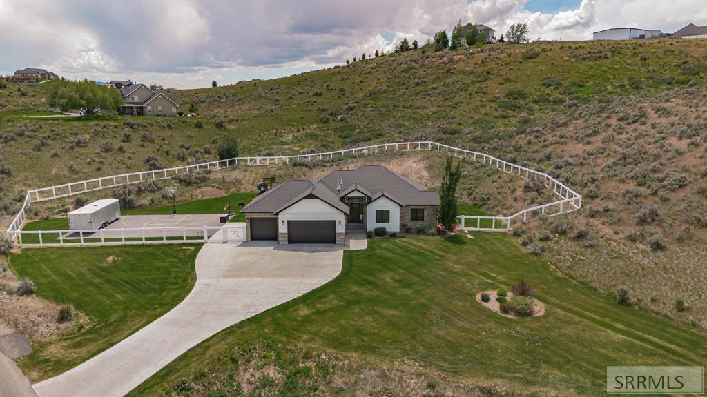 6330 E Middle Fork Road Property Photo 1