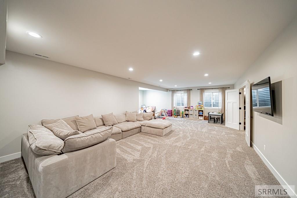 6330 E Middle Fork Road Property Photo 35