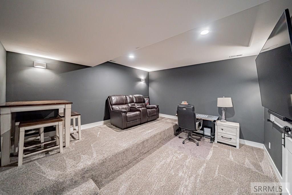 6330 E Middle Fork Road Property Photo 40