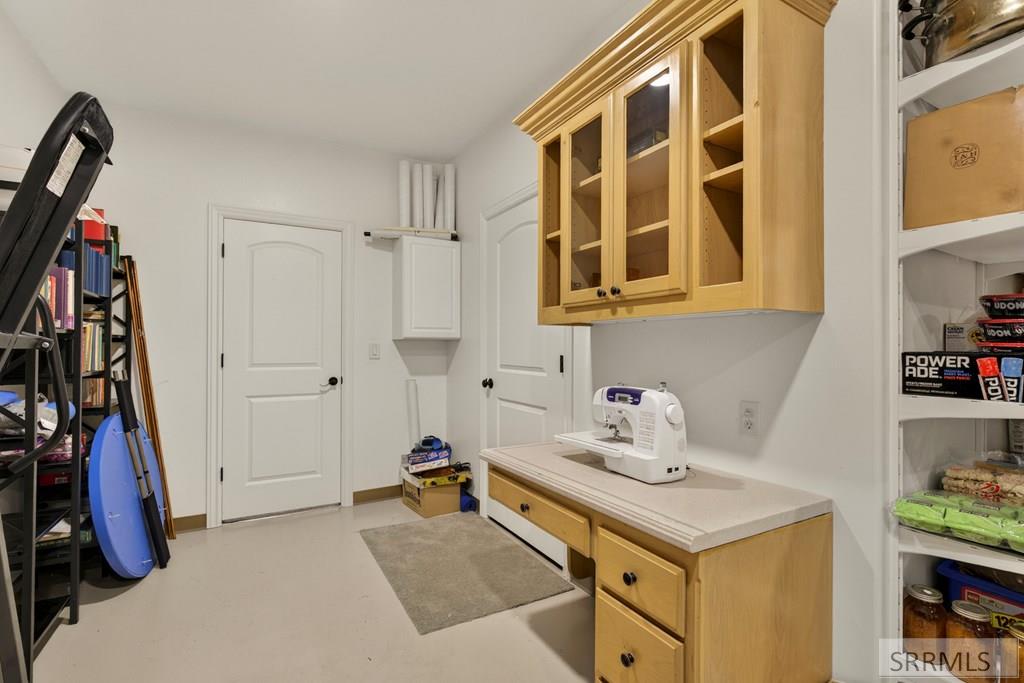 256 E 5th S Property Photo 31