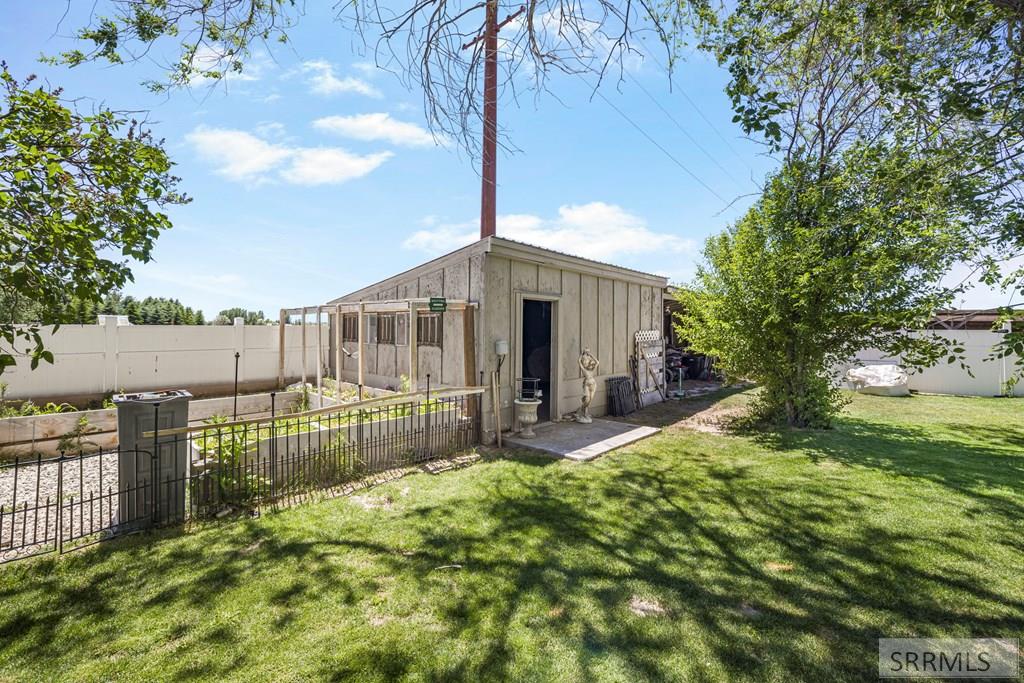 8955 N 15th E Property Photo 49