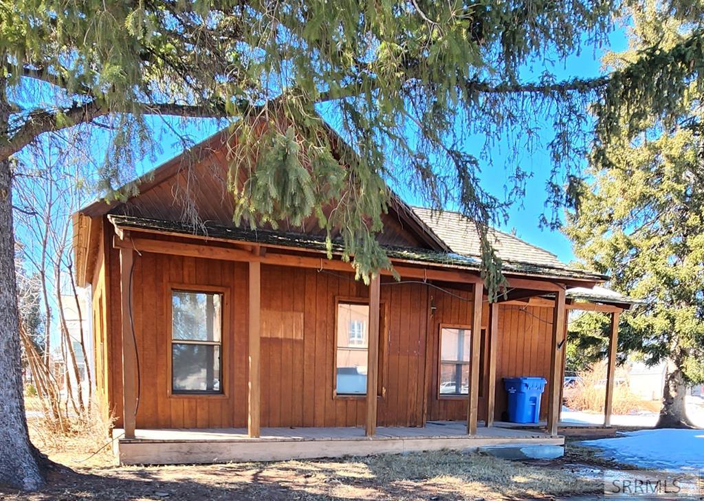 109 N 2nd W Property Photo 1