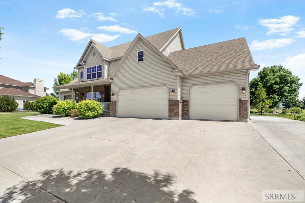 5856 Gleneagles Drive Property Photo 1