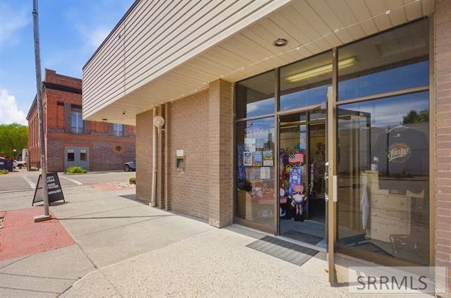 17 E Center Street Property Photo 4