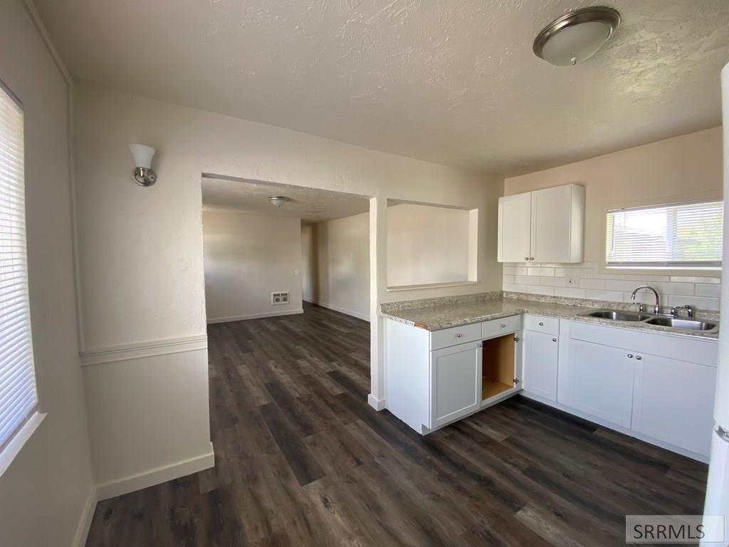 437 W Crowley Street Property Photo 2