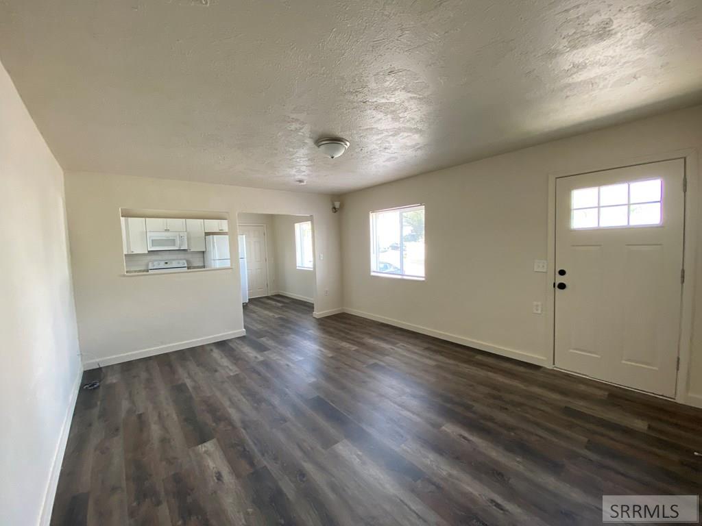437 W Crowley Street Property Photo 3