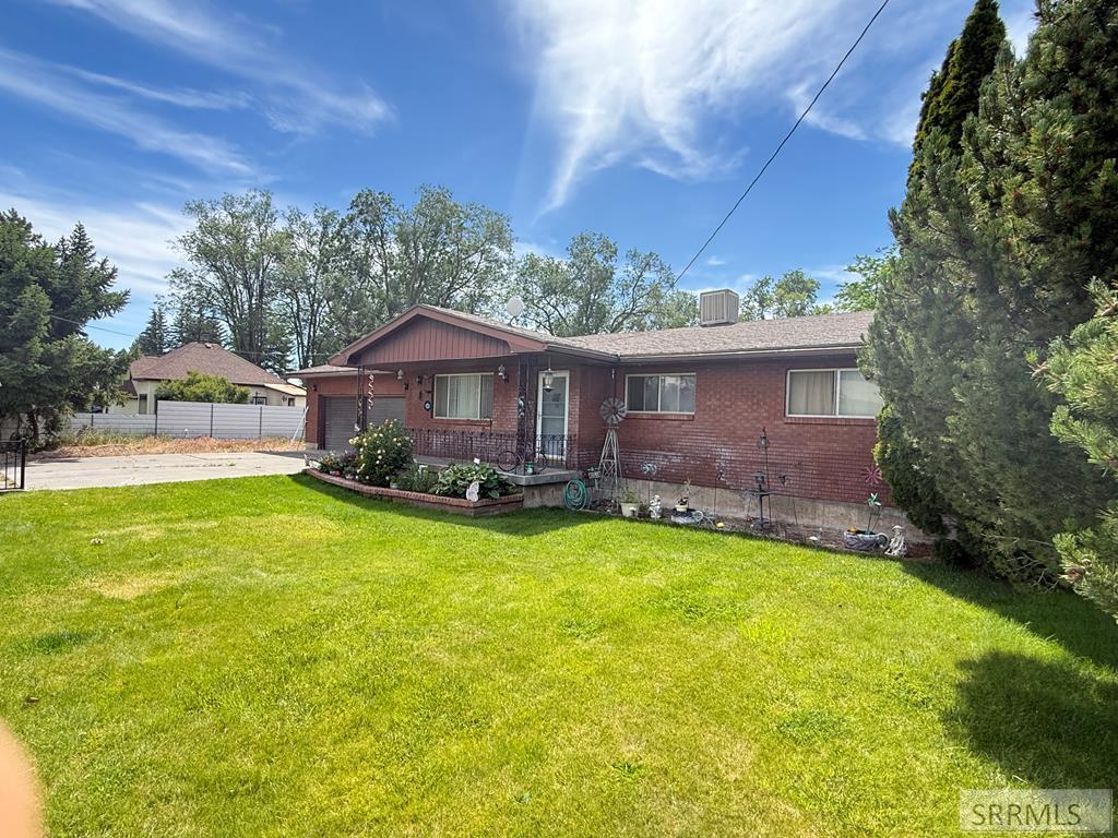 531 Lansing Property Photo 2