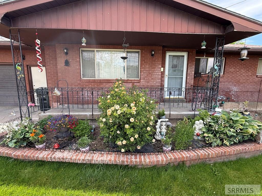 531 Lansing Property Photo 3
