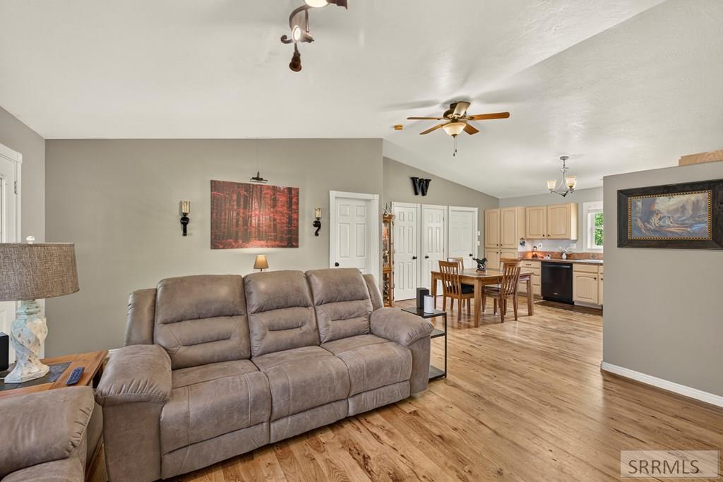 355 W 4650 N Property Photo 10