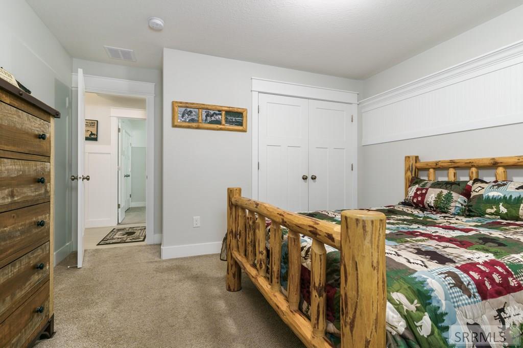 1296 Angela St Property Photo 7