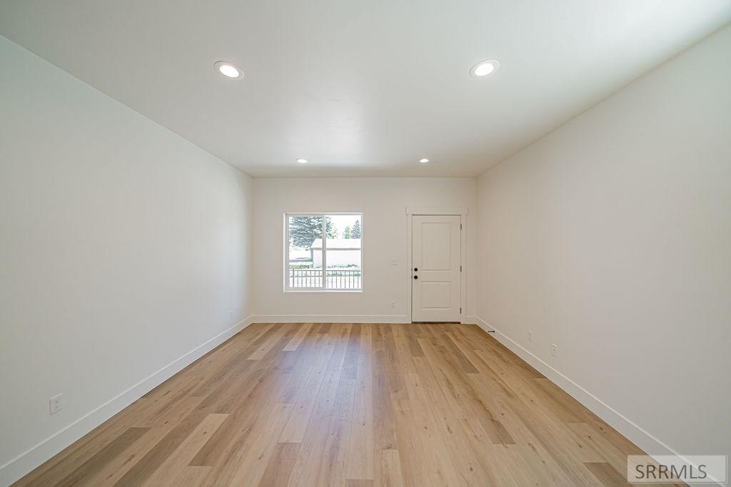1295/1297 Bear Avenue Property Photo 3