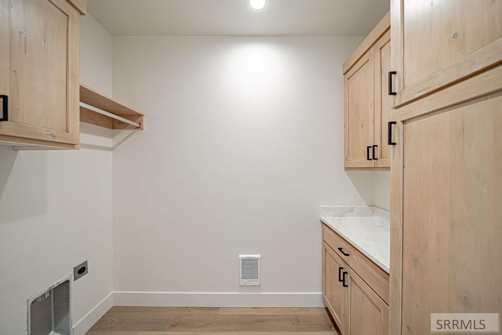1295/1297 Bear Avenue Property Photo 8
