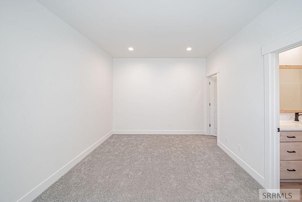 1295/1297 Bear Avenue Property Photo 9