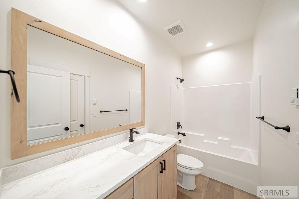 1295/1297 Bear Avenue Property Photo 12