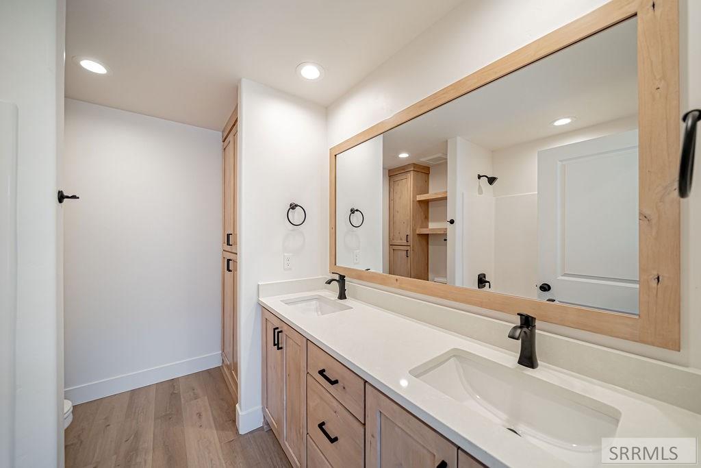 1295/1297 Bear Avenue Property Photo 14