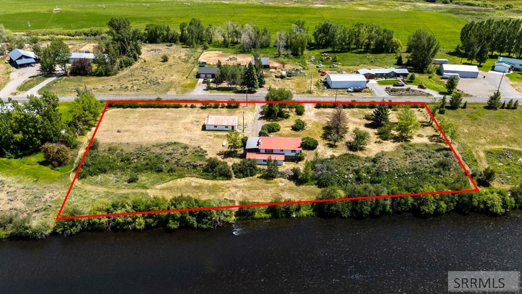 755 S River Road Property Photo 3